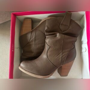 MOVING SALE brown boots